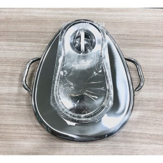 หม้อนอน Bedpan ชนิดสแตนเลสอย่างดี มีหูจับซ้าย-ขวา พร้อมฝาปิด ใช้งานง่าย ทำความสะอาดง่าย เนื้อสแตนเลสอย่างดีทนทาน