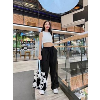 กางเกงขายาวใส่สบายรุ่นนี้้แต่งกระเป๋าข้างตรงขาผ้าวาฟเฟิล
