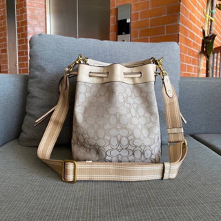 COACH FIELD BUCKET BAG IN SIGNATURE JACQUARD (COACH C3853)