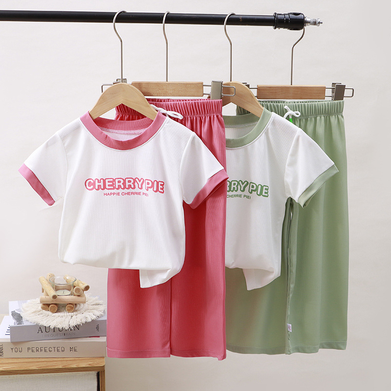 เสื้อผ้าเด็ก ชุดลำลองเด็ก ชุดแฟชั่นเด็กผู้หญิง แขนสั้น+กางเกง ผ้าร่องนิ่มเด้ง เย็นสบาย 1-8ปี BS.24