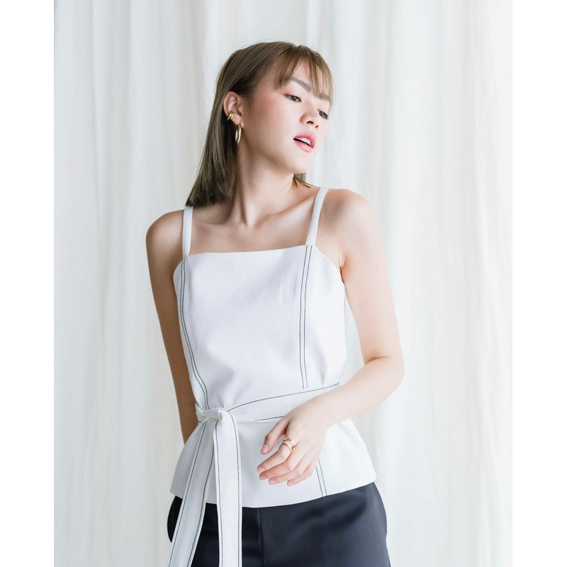 Lalida เสื้อสายเดี่ยวสีขาว lilly top white