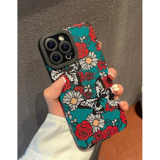 เคสไอโฟนดำผีเสื้อร่องพื้นเขียวกุหลาบแดงเดซี่ i7-14promax (Case iphone) เคสมือถือ เคสผีเสื้อ เคสแฟนตาซี เคสร่อง เคสดำ