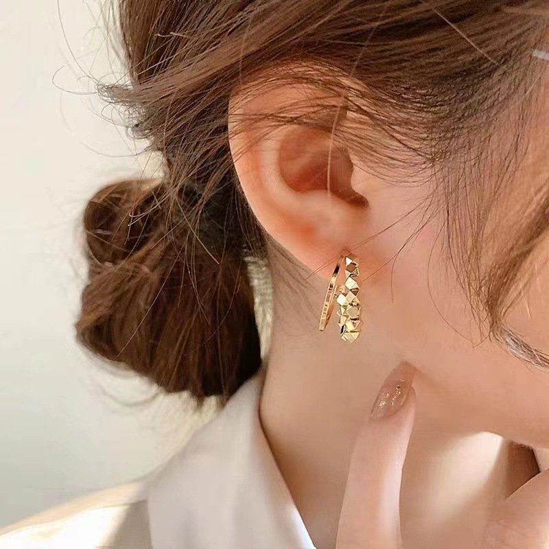 [พร้อมส่งจากไทย] ต่างหูสตั๊ดมุกโลหะวินเทจ ต่างหูแฟชั่นผู้หญิง ต่างหูเข็มเงิน 925 รักต่างหู อุปกรณ์เสริมที่เรียบง่าย
