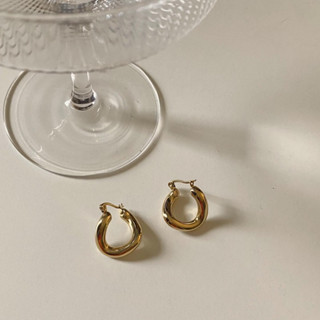 Olivia hoop earrings (18k+titanium steel) - ต่างหูห่วงสีทองงานไททาเนียม