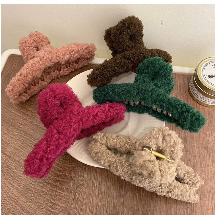 กิ๊บหนีบไขว้ขนฟู ขนาดใหญ่ 13cm. ขนฟูนุ่ม น่ารัก เก็บผมได้เยอะ หนีบแน่น กิ๊บหนีบผม - รูปที่ 2