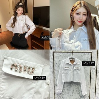 เสื้อเชิ้ต MIU MIU แต่งอะไหล่เพชร บอกเลยงานสวยม๊ากกกกก  เนื้อผ้าดีมากๆค่ะค๊า  ผ้าเย็นๆ ใส่สบายสุดๆ แมทซ์กับอะไรก็สวย