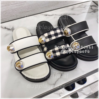 รองเท้า Charles&amp;keith  รุ่น Pearl Embellished Contrast-Trim Slides :  CK1-71720053 แท้จากชอป พร้อมอุปกรณ์