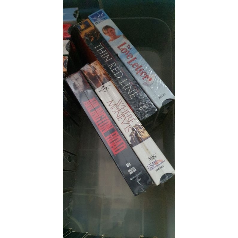 VDO tape VHS หนังต่างประเทศ หนังดังยุค 90-2000 ราคาม้วนละ 195-450บาท แล้วแต่เรื่อง
