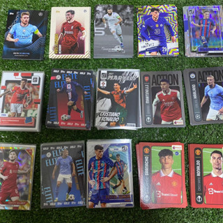 กล่องสุ่มการ์ดสะสมฟุตบอล panini &amp; topps ลุ้นชิ้นส่วนผ้าและลายเซ็น (9ใบ)