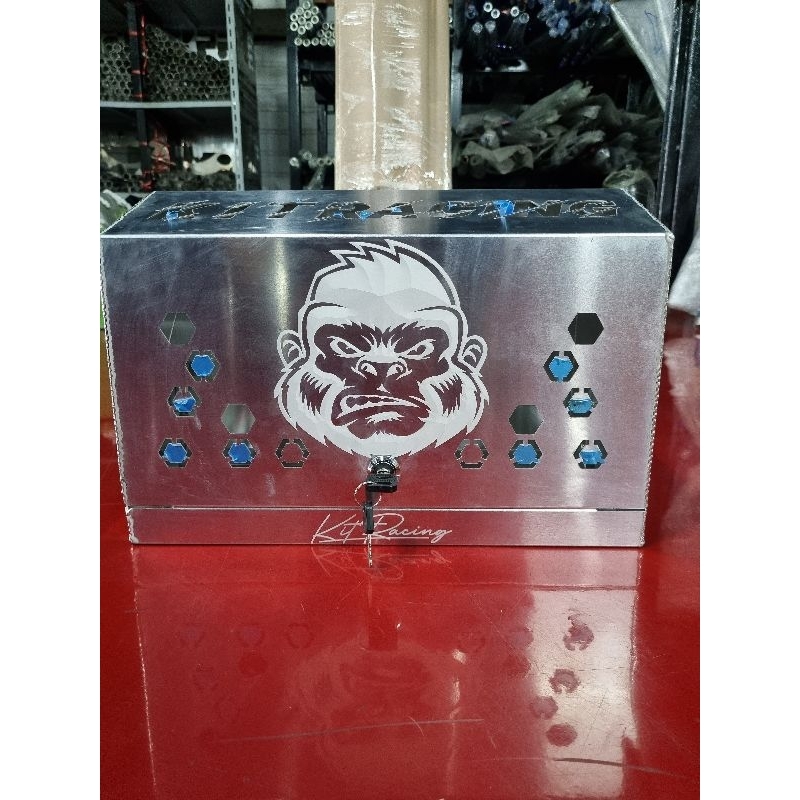 กล่องแบตเตอรี่รถยนต์ กล่องแบตรถยนต์ อลูมิเนียมแบบหนา ล็อคได้ใช้ได้กับรถกระบะทุกรุ่นแบตลูกใหญ่ใส่ได้ งานKitRacing