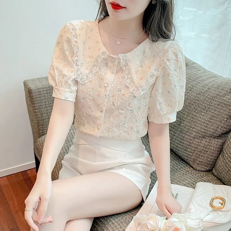 พร้อมส่ง เสื้อเชิ้ตสีชมพูแฟชั่นน่ารักพิมพ์ลายลูกไม้แขนสั้นด้านบนหรูหราผ้าชีฟองนัวเนียเสื้อคอตุ๊กตา