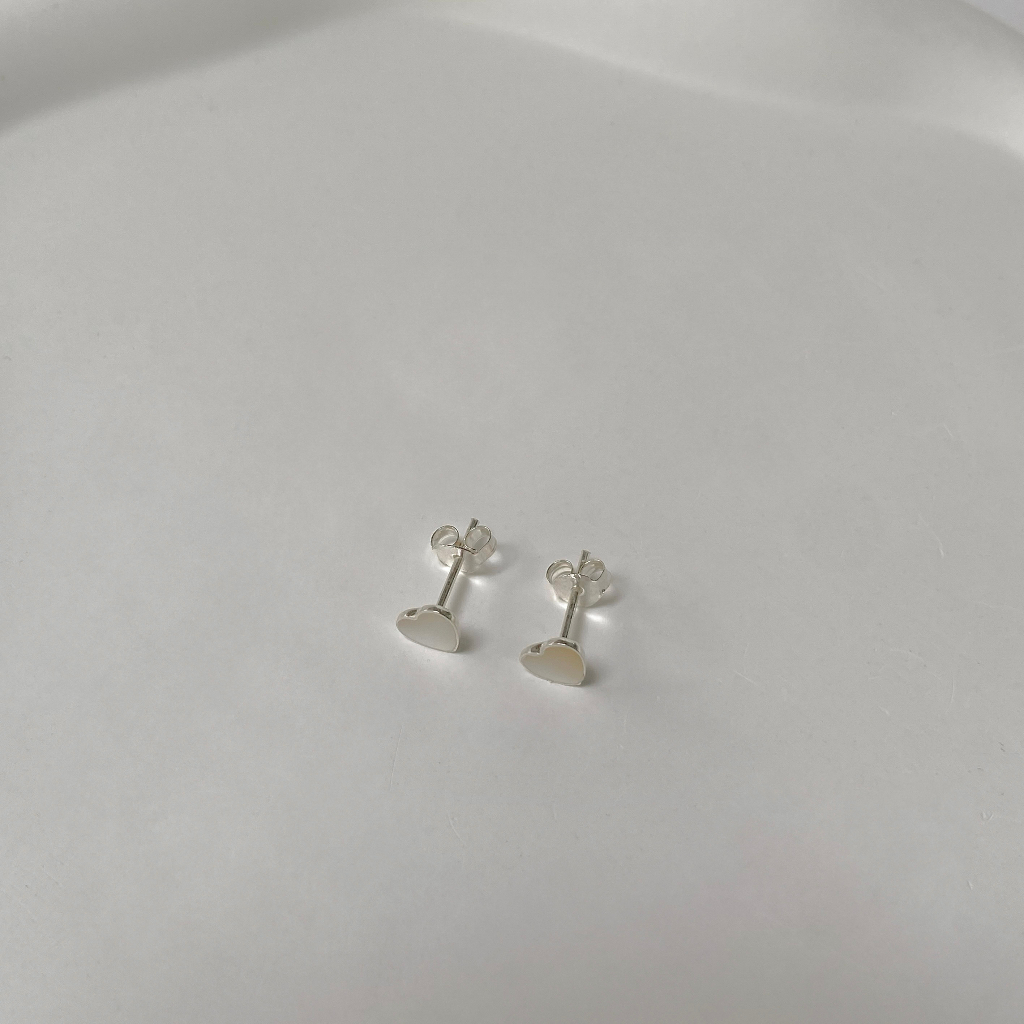 annita.silver - white pearl heart / ต่างหูหัวใจเปลือกหอยมุข ต่างหูเงินแท้925 รูปที่ 3