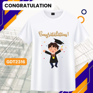 เสื้อยืดรับปริญญา ลายบัณฑิต congratulations สีขาว เนื้อผ้านุ่ม ใส่สบาย ไม่ยับง่าย