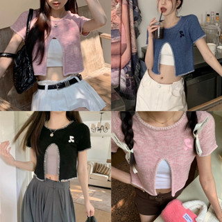 (พร้อมส่ง) เสื้อครอปไหมพรมผ่าหน้า