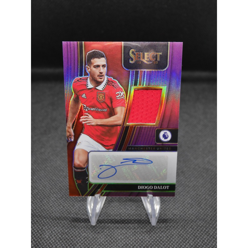 การ์ดฟุตบอล 2022-23 Select Diogo Dalot Signatures Auto Silver Purple Prizm 01/25