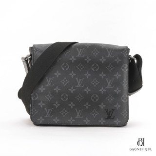 LV DISTRICT MESSENGER PM BLACK MONOGRAM CANVAS SHW