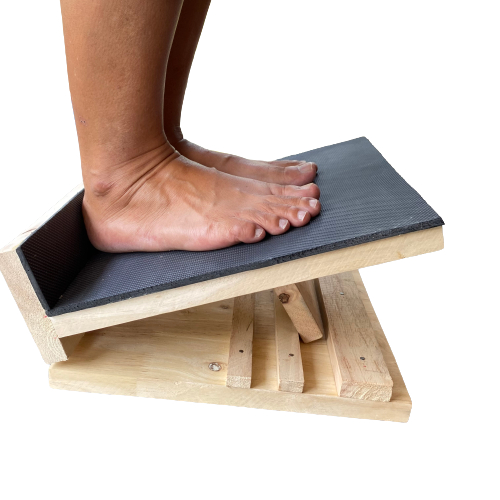 เก้าอี้ไม้ยืนคลายเส้น แท่นไม้คลายเส้นไม้ฉำฉาแผ่นเดียวหนา1นิ้ว ขนาดใหญ่ 30 * 30 CM. - รูปที่ 3