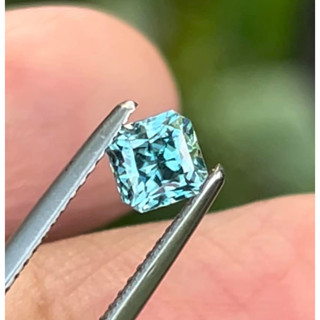 พลอยเพทาย(Blue Zircon) นน0.99กะรัต