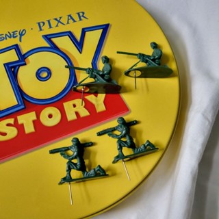 Green Army men Toy story earrings ต่างหู ต่างหูทหาร โมเดลฟิกเกอร์ทหารพลาสติกจําลอง ขนาดเล็ก ของเล่นสําหรับเด็กผู้ชาย