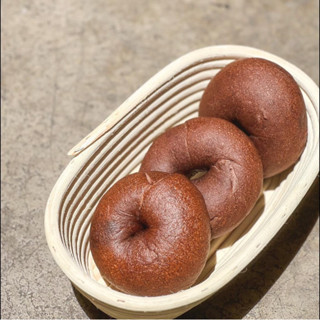 Sourdough Choco Bagel (ขนมปังเบเกิลช็อกโก้) มีราคาขายส่งสำหรับร้านค้า