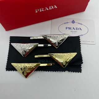 พร้อมส่ง 📮 Prada Metal Hair Clip  ปราด้า กิ๊บอีกรุ่น โลหะ ปั๊มโลโก้  ถ่ายจากสินค้าจริง งานสวย อะไหล่ไม่ลอก