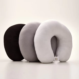 หมอนรองคอ Neck Pillow มีกระดุมล็อคและไม่มีกระดุมล็อค ใช้ใยสังเคราะห์เกรดA โพลีเอสเตอร์คุณภาพพรีเมี่ยม มีโรงงานผลิตเอง