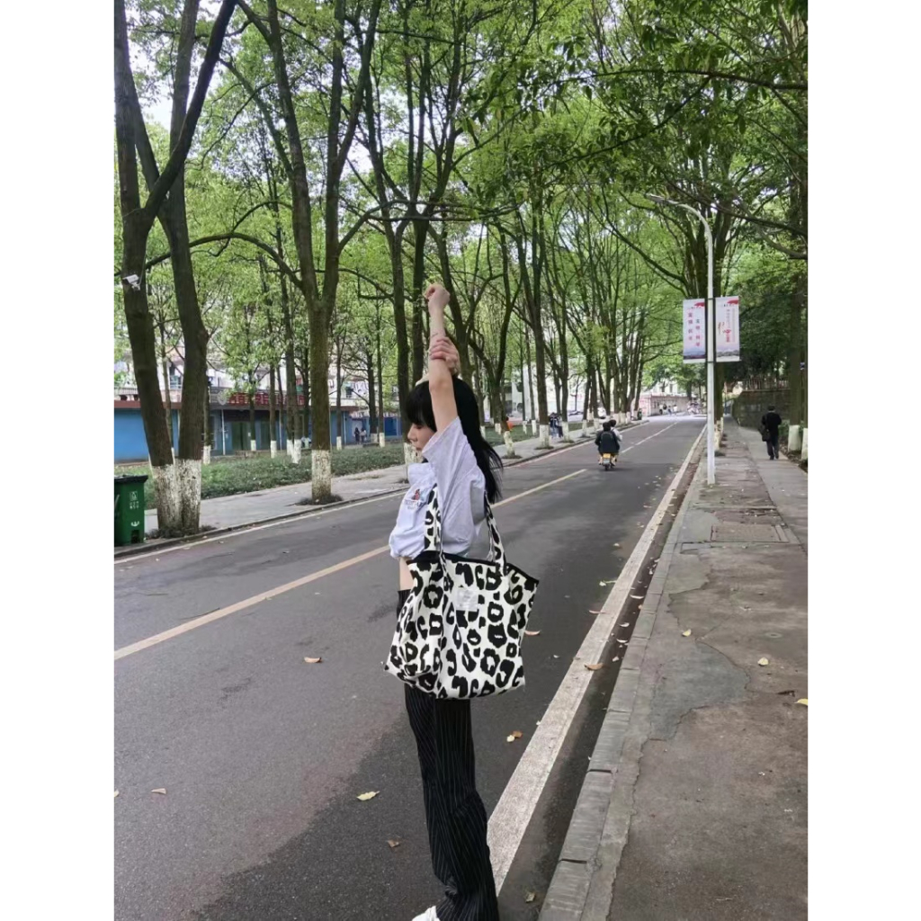 กระเป๋าแฟชั่น กระเป๋าผ้า กระเป๋าสะพายไหล่ใบใหญ่ใส่ของได้เยอะ