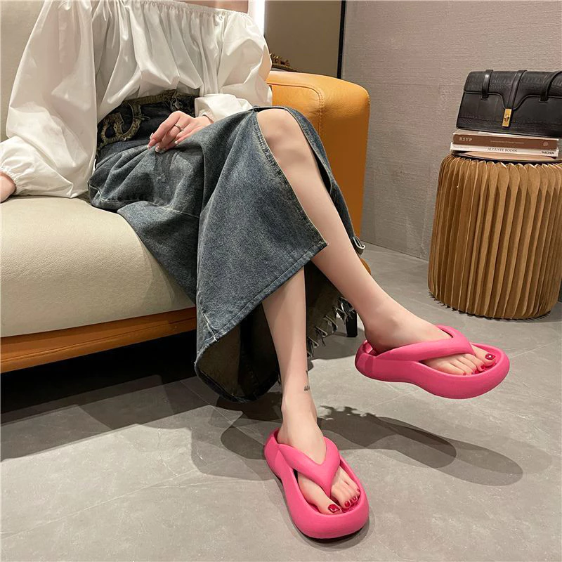 GFShop New รองเท้าแตะหูหนีบ รองเท้าผู้หญิงพื้นหนา💯 สีแคนดี้สดใสน่ารัก ใส่ได้ทุกโอกาส น้ำหนักเบา หูหนีบไม่บาดเท้า ราคาคือ