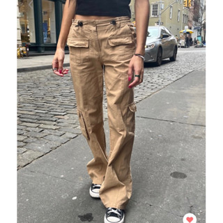 พรีออเดอร์ PREORDER Brandy Melville Kim Cargo Pants ของแท้ 100% (BEIGE)