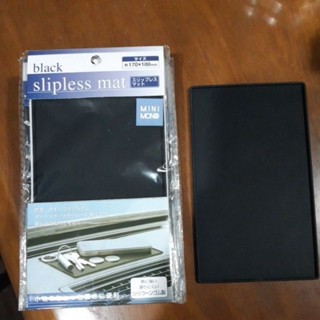 Black Slipless Mat 17×10 cm. แผ่นกันลื่นสำหรับวางของในรถยนต์