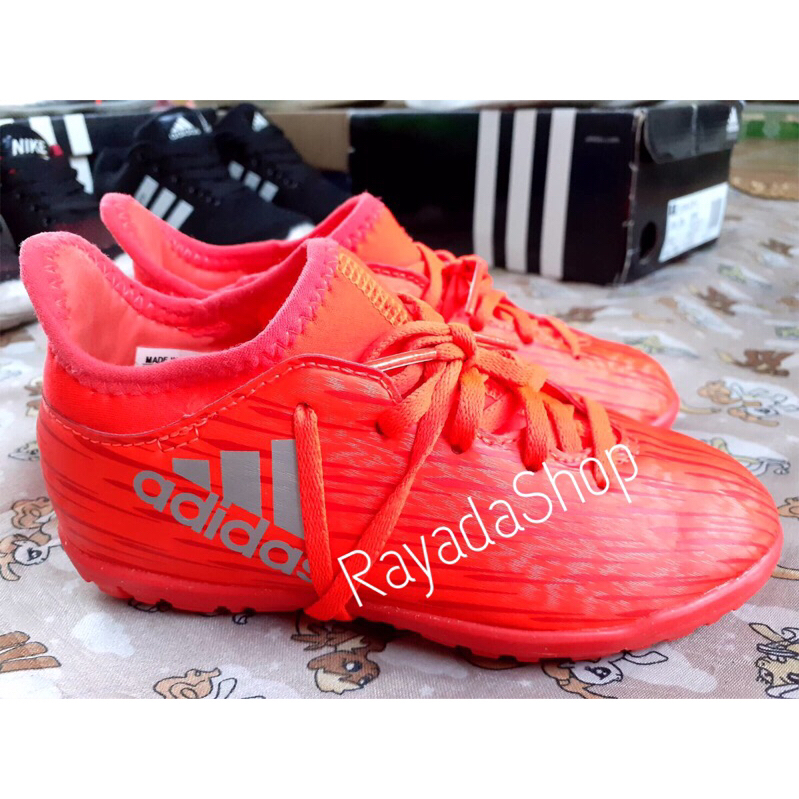 รองเท้าฟุตบอลเด็กชายอดิดาส Adidas ของแท้ มือสองสภาพใหม่ ไซส์ 16.3 cm. สีส้ม มีกล่อง