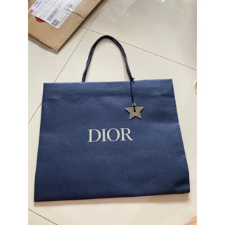 ถุงกระดาษ dior men hommeของแท้ พร้อมดาวห้อย