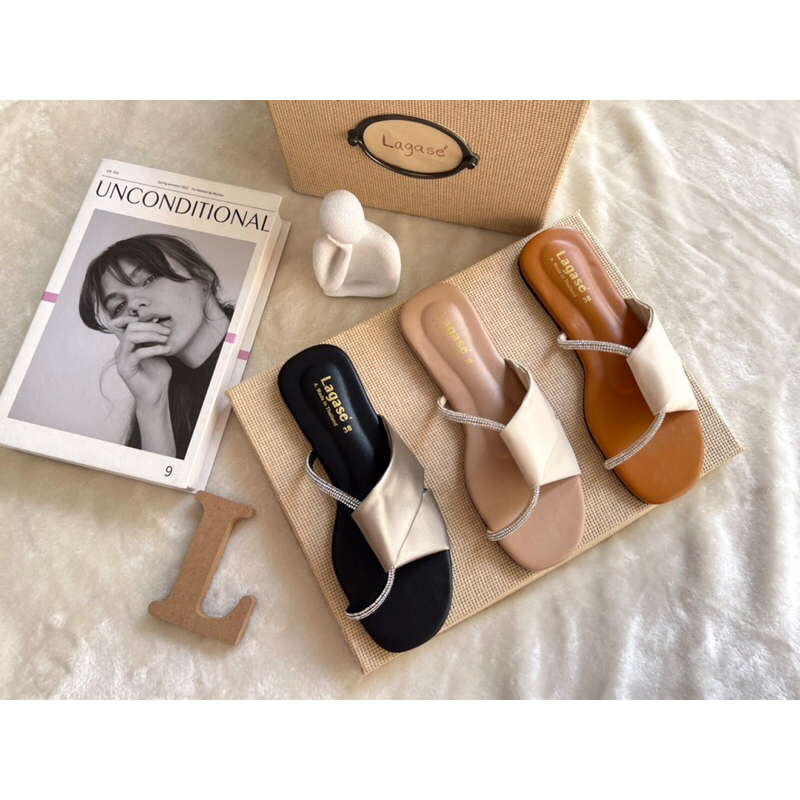 💎Afashion💎รองเท้าแตะแบบสวมสไตล์มินิมอลคาดเพชร สวยเรียบหรูดูแพง มี3สีนะคะ มีไซด์36-45 เลยค่ะ สินค้าพร้อมส่งนะคะ