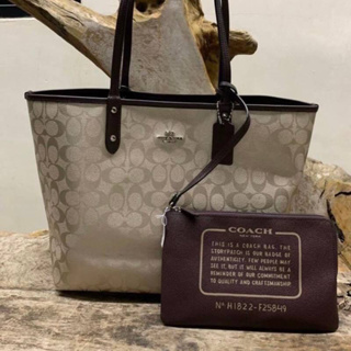 REVERSIBLE CITY TOTE IN SIGNATURE AND METALLIC CANVAS (COACH F25849)