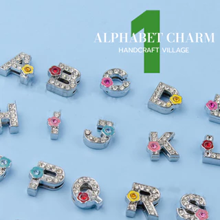 จี้โลหะตัวอักษรแบบรูร้อยเชือกเส้นแบน (แบบที่1) ราคาต่อ1ชิ้น CHARM ชาร์มสำหรับใส่กำไล สร้อยข้อมือ จี้ตัวอักษร ลูกปัดอักษร