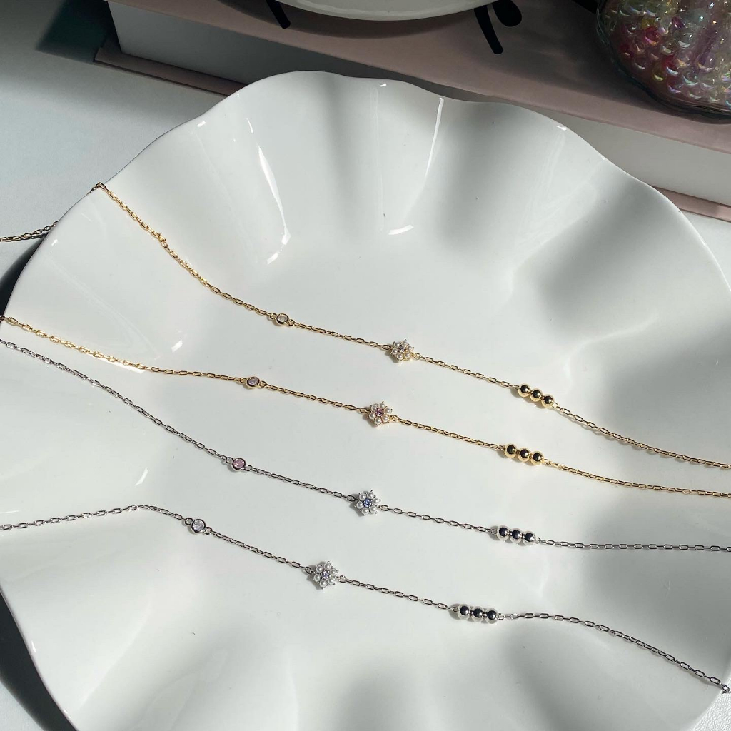 Petite Jasmine Necklace & Bracelet สร้อยคอและสร้อยข้อมือรูปดอกไม้ไข่มุก