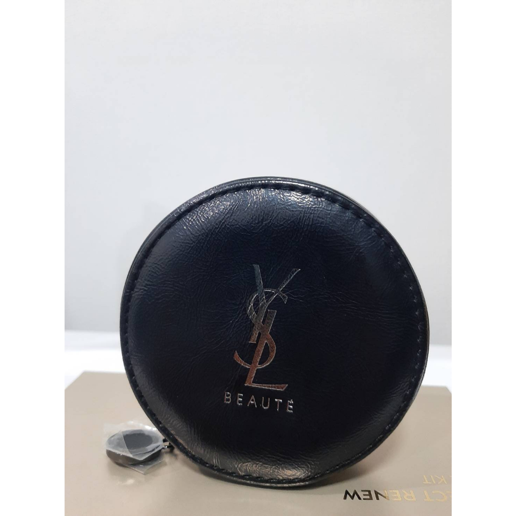 เคสใส่ตลับคุชชั่น กระเป๋าใส่คุชชั่น กระเป๋าเครื่องสำอางค์ทรงกลม YSL ตลับหนังดำล้วนโลโก้ด้านหน้า