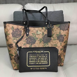 REVERSIBLE CITY TOTE WITH CAMO ROSE FLORAL PRINT (COACH F25874)