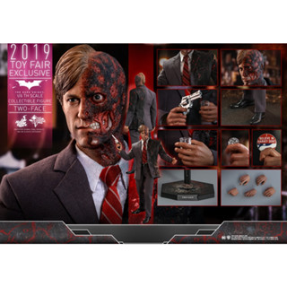 Hot Toys MMS546 Two Face Toy Fair Exclusive Collectible Figure The Dark Knight  1/6 Scale โมเดล ฟิกเกอร์