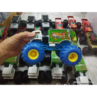 บิ๊กฟุต Hot Wheels สเกล 1 ต่อ 24 คันใหญ่ๆ