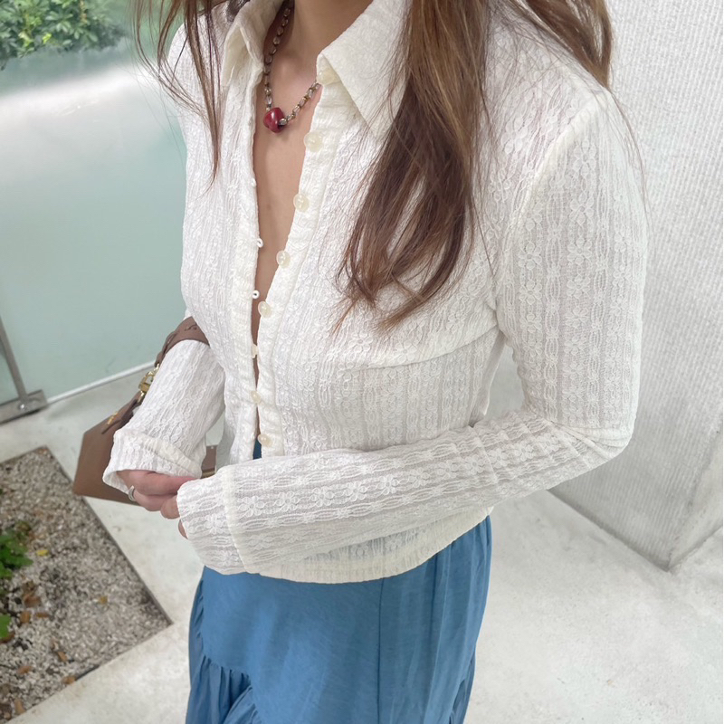 Bloomer blouse จากร้าน knockknockth