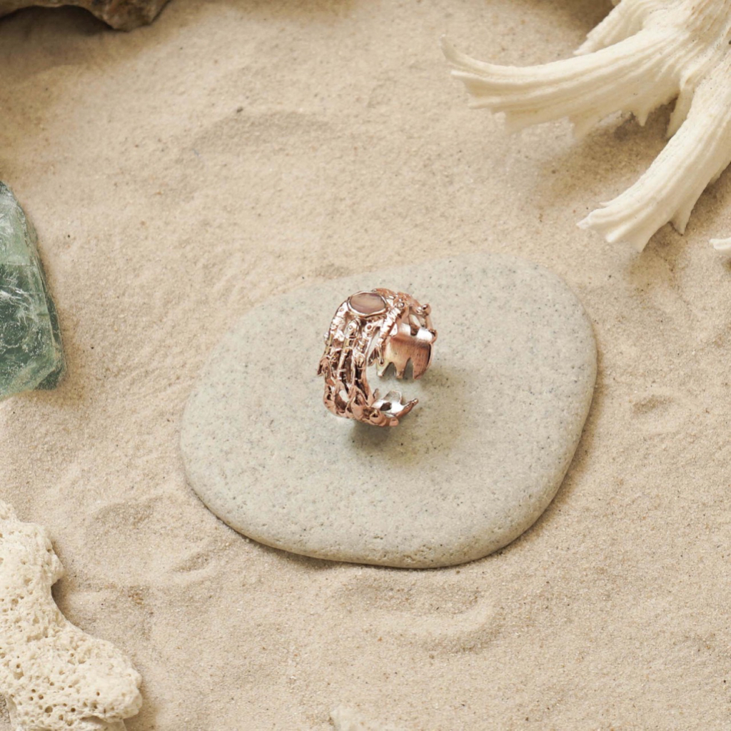 เครื่องประดับ Rock Me Jewelry รุ่น School Of Fish Ring แหวน ทองเหลือง ประดับพลอย - รูปที่ 2