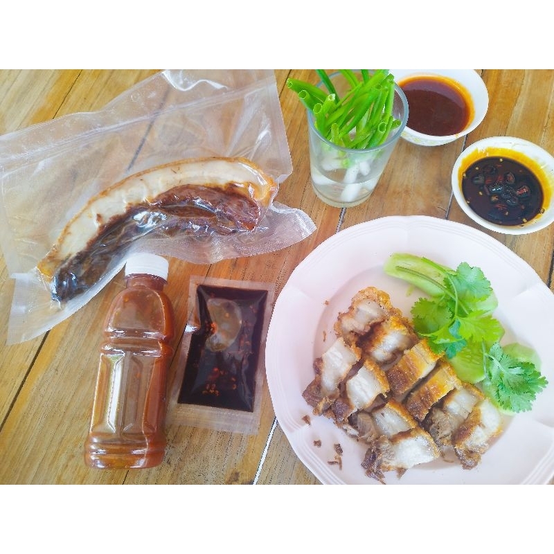 หมูกรอบพร้อมทาน(500กรัม)**พร้อมน้ำราด+น้ำจิ้มดำ**