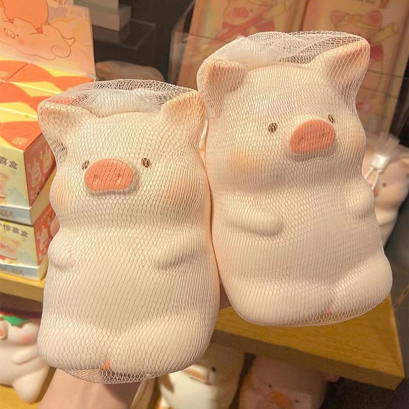 {พร้อมส่ง} lulu the piggy สกุชชี่หมู ตุ๊กตาหมู ตุ๊กตาบีบอัด ของเล่นรูปสัตว์ ของเล่นบีบคลายเครียด