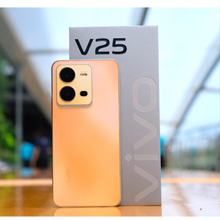 Vivo V25 (RAM8 ROM128) เครื่องโชว์ศูนย์ สภาพดี อุปกรณ์ครบยกกล่องไม่เคยแกะใช้งาน