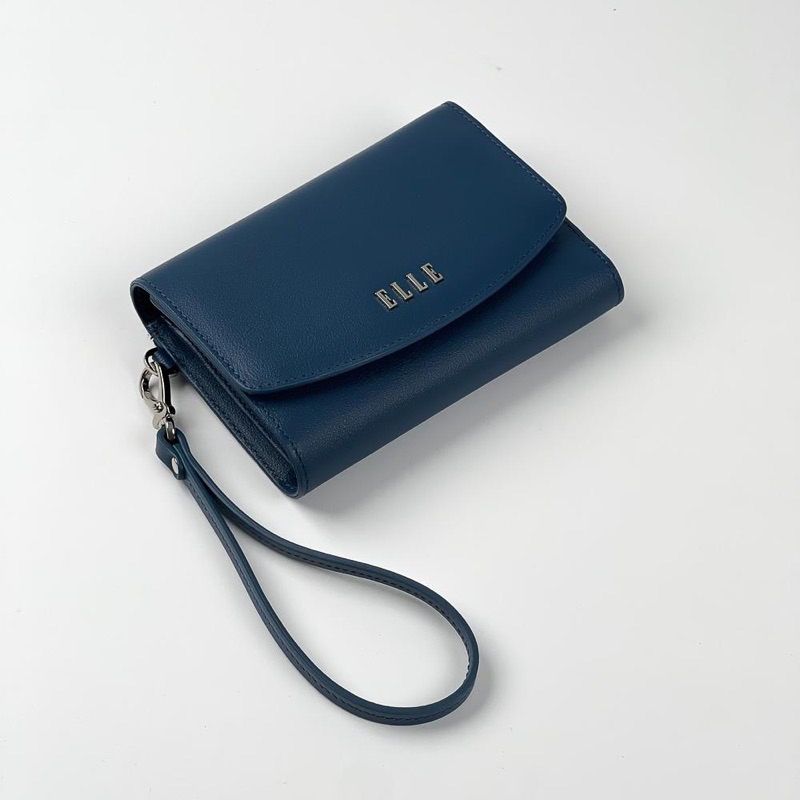 ELLE กระเป๋าสตางค์แบบสั้น 3 ทบ “THE COLORS” สีน้ำเงิน EWW552