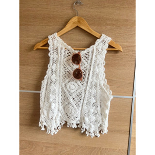 Crop knit  สีขาว ละมุน แขนกุด น่ารัก อก 34 ยาว 16 Code: 1021(7)