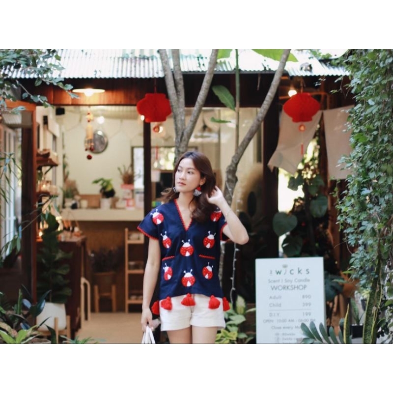 Karen Crop | เสื้อกะเหรี่ยงปักเต่าทองเนื้อผ้าฝ้าย
