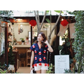 Karen Crop | เสื้อกะเหรี่ยงปักเต่าทองเนื้อผ้าฝ้าย