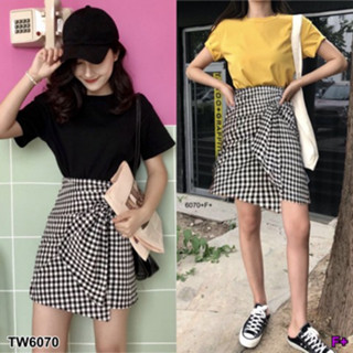 CS6070 Set เสื้อยืดคอกลม+กระโปรงทรงป้ายหน้าลายสก็อตแต่งโบว์ Set round neck T-shirt + plaid skirt decorated with a bow